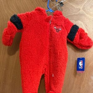 NWT Chicago Bulls Red babies size 3 - 6 months Coverup